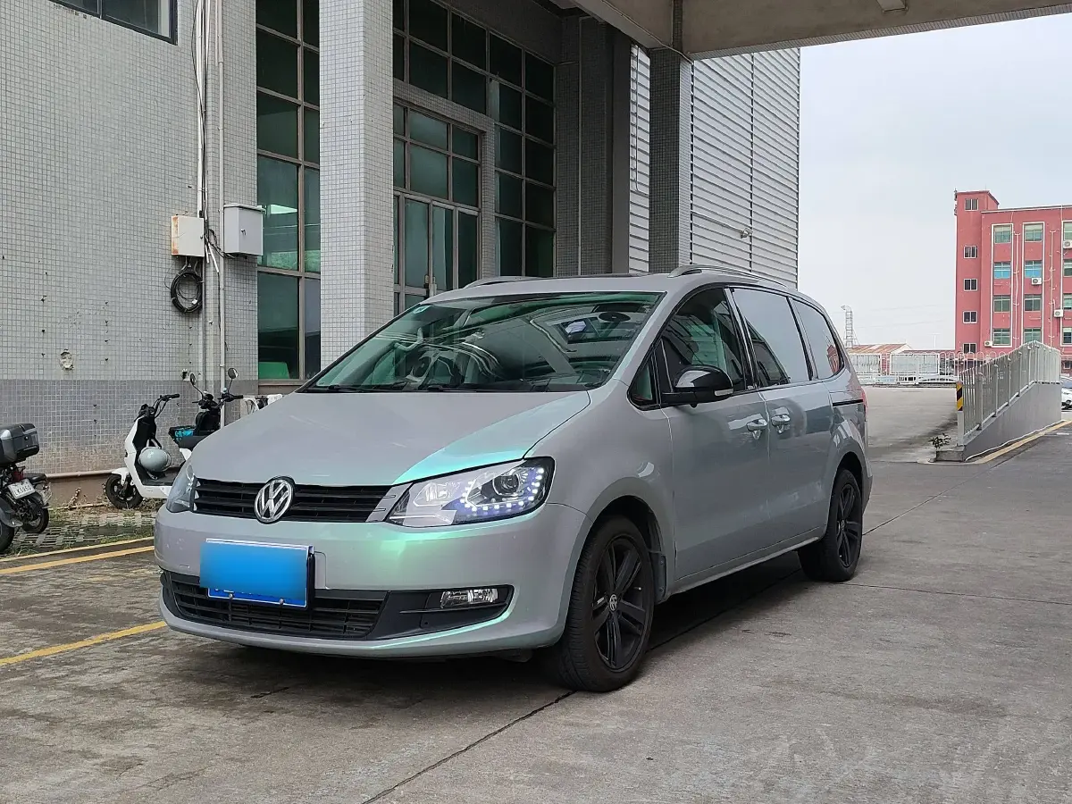 2018 Volkswagen Sharan 2.0T 220HP L4 6DCT