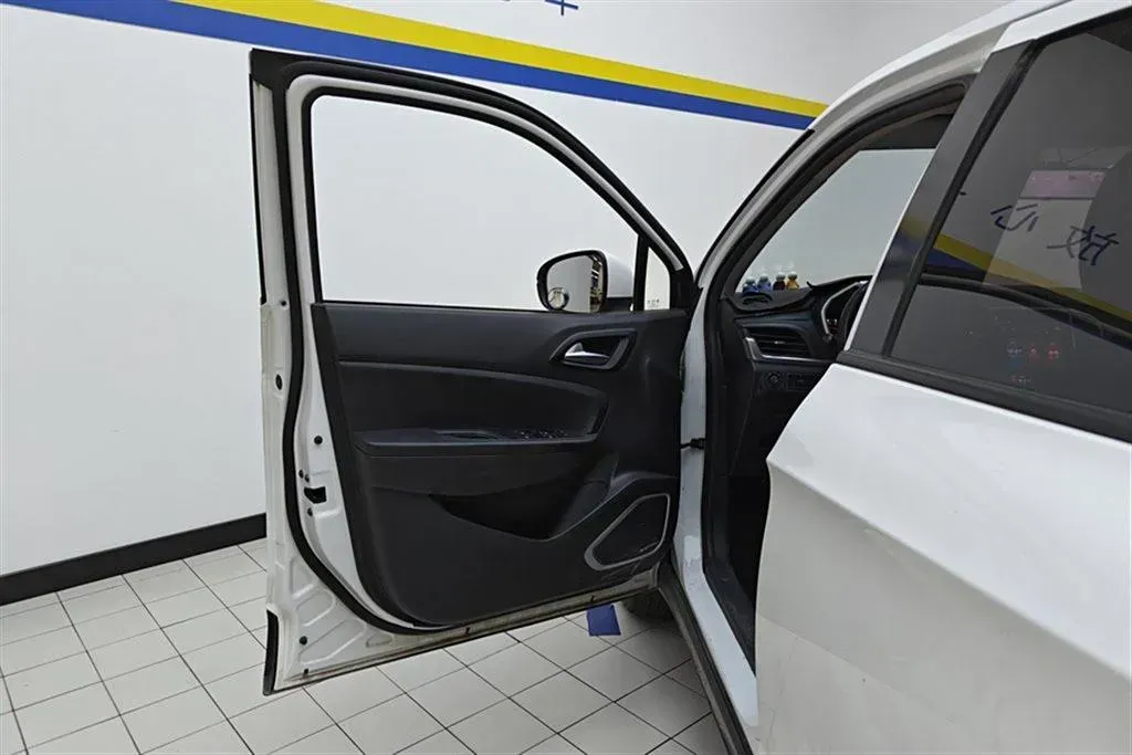 2017 Brilliance Auto V3 1.5L 112HP L4 5AT,autocango,china used car exporter,china ev exporter,chinese used car exporter,chinese used ev exporter