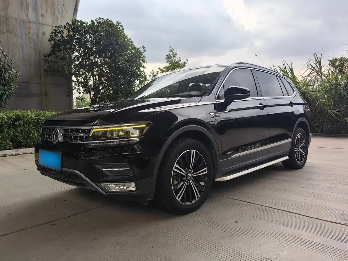 2018 Volkswagen Tiguan L 2.0T 220HP L4 7DCT