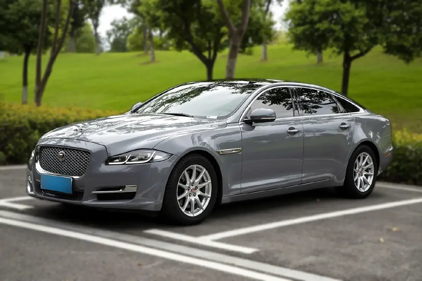 2018 Jaguar XJ 3.0T 340HP V6 8AT