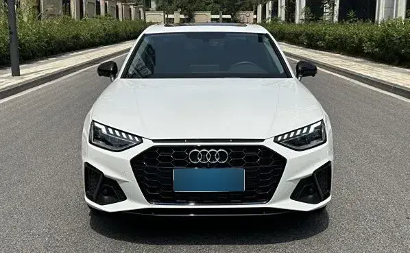 2022 Audi A4L 2.0T 190HP L4 7DCT