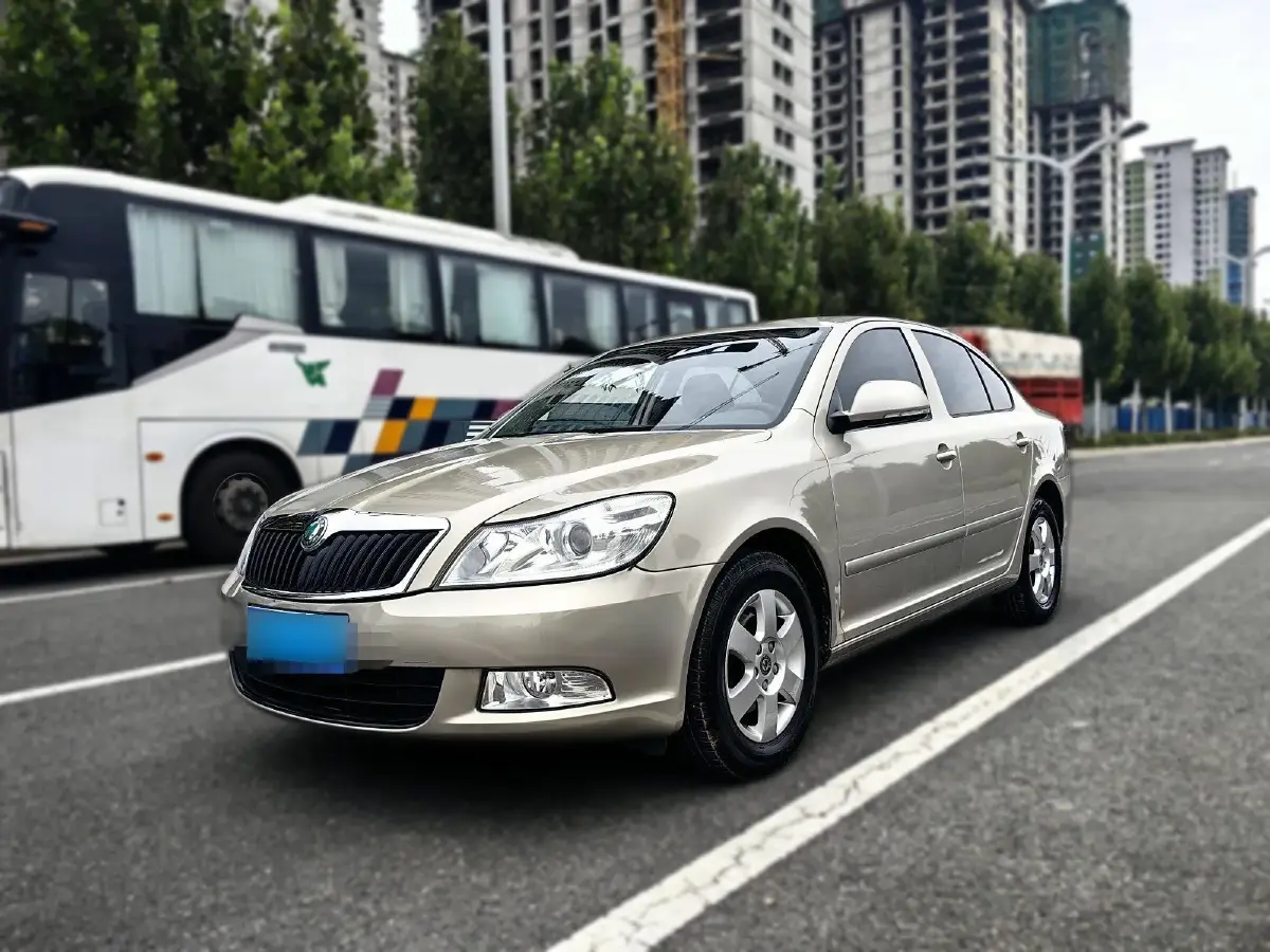 2013 Skoda Octavia 1.6L 105HP L4 5MT