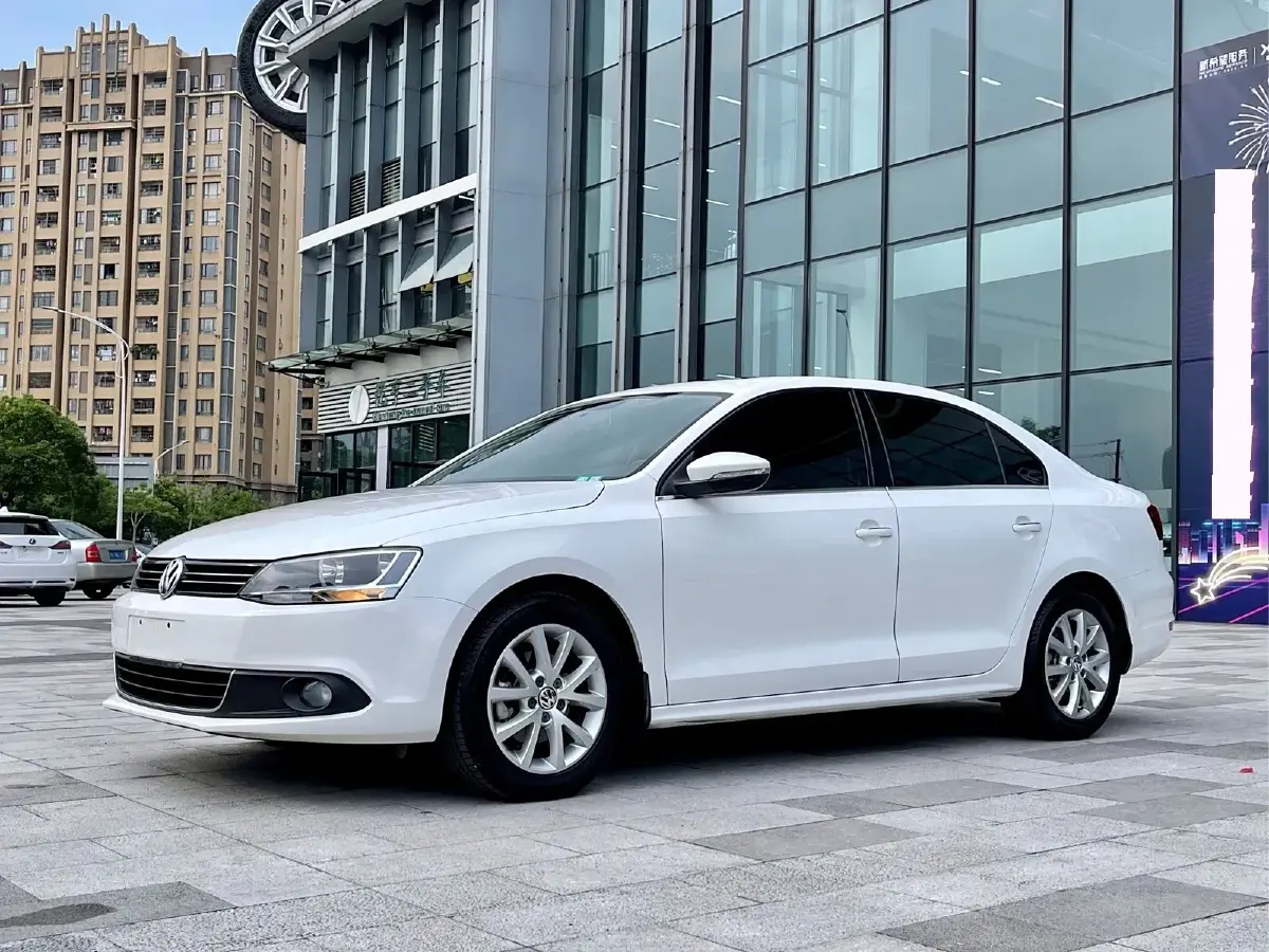 2012 Volkswagen Sagitar 1.6L 105HP L4 6AT