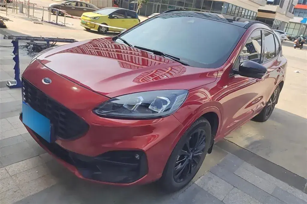 2020 Ford Escape 2.0T 248HP L4 8AT