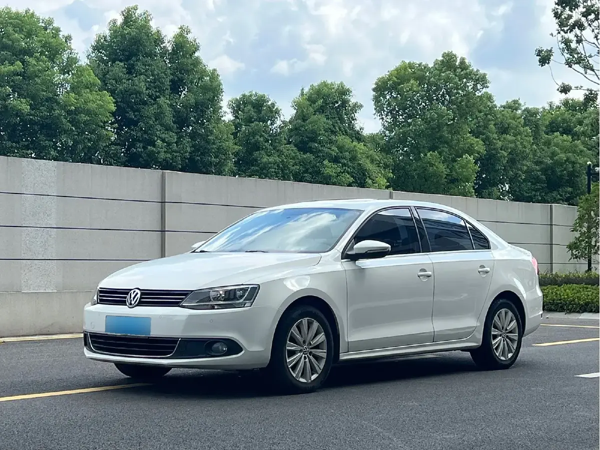 2014 Volkswagen Sagitar 1.4T 131HP L4 7DCT