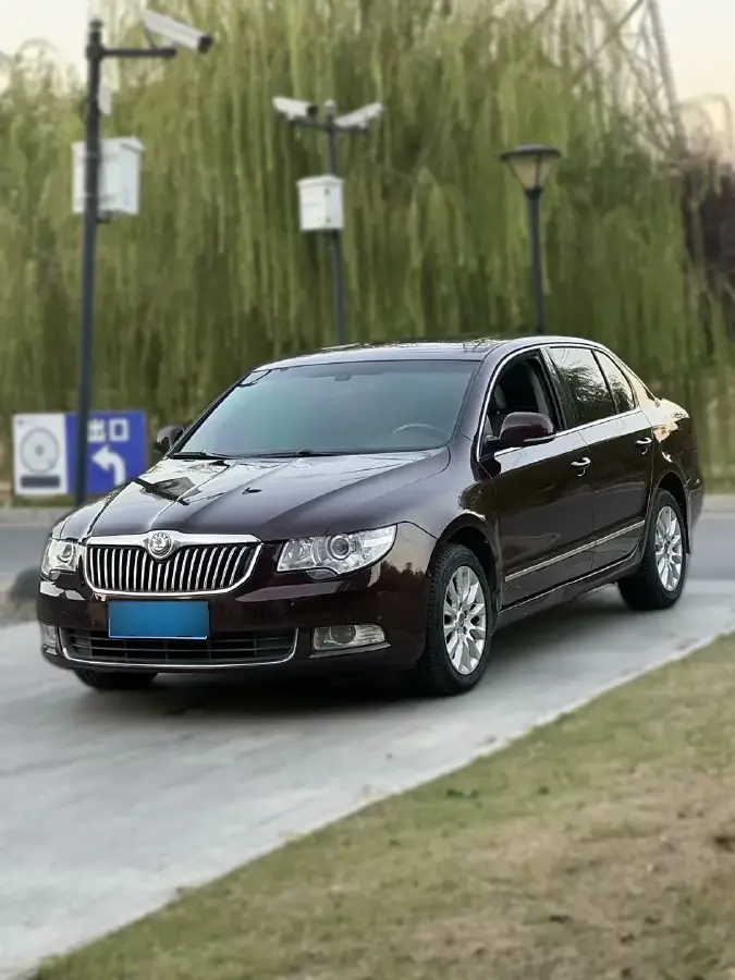 2012 Skoda Superb 2.0T 200HP L4 6AT