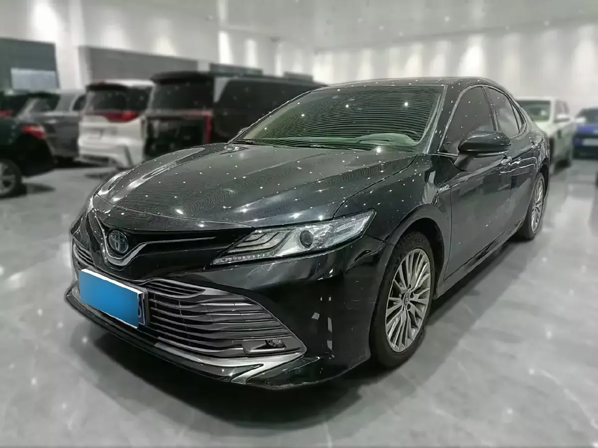 2019 Toyota Camry 2.5L 178HP L4 E-CVT Hybrid