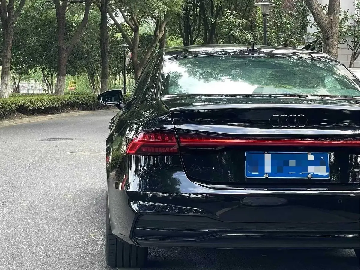 2022 Audi A7L 2.0T 245HP L4 7DCT