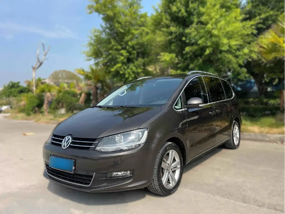 2016 Volkswagen Sharan 2.0T 220HP L4 6DCT