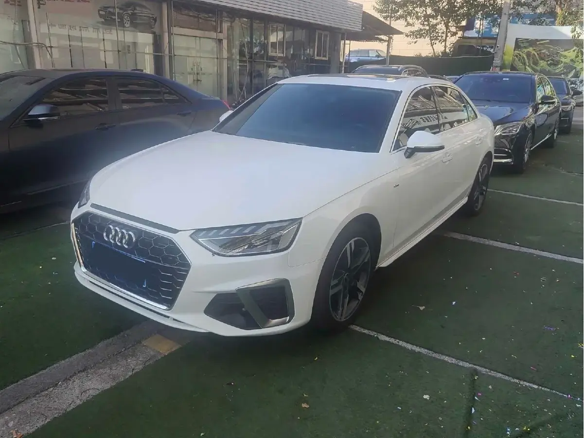 2022 Audi A4L 2.0T 190HP L4 7DCT