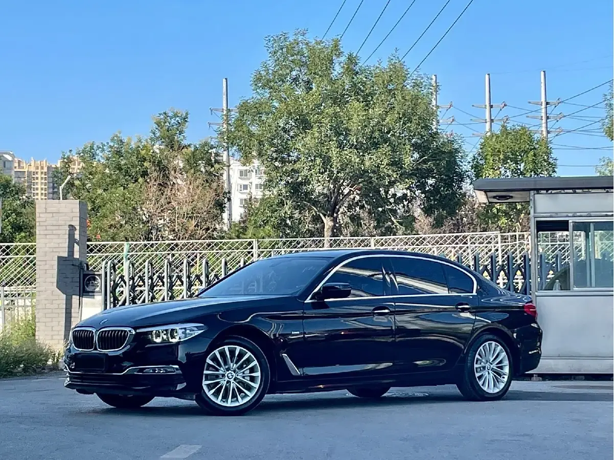 2018 BMW 5 Series 2.0T 252HP L4 8AT