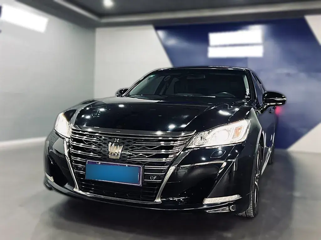2018 Toyota Crown 2.0T 235HP L4 8AT