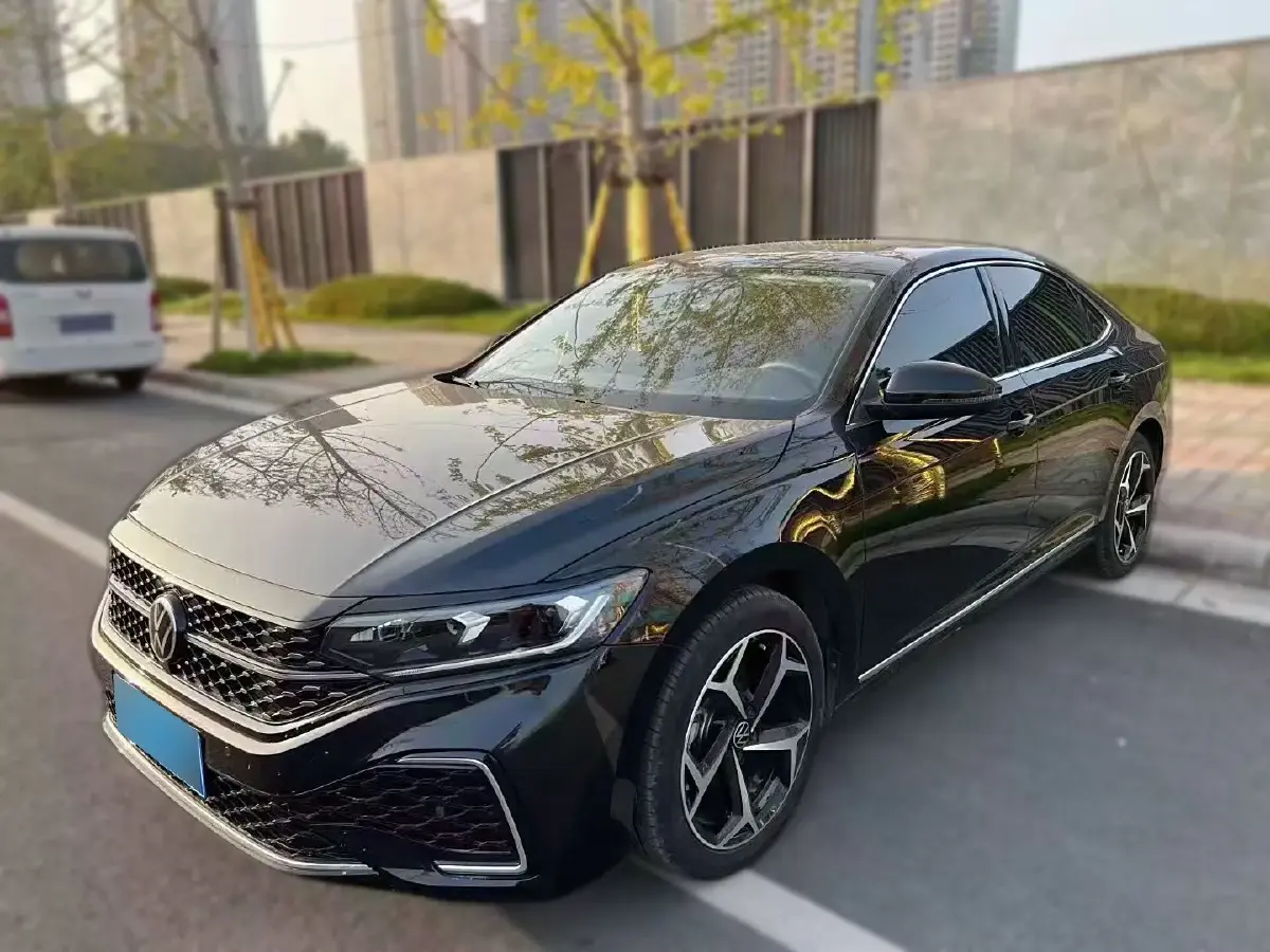 2023 Volkswagen Passat 2.0T 186HP L4 7DCT