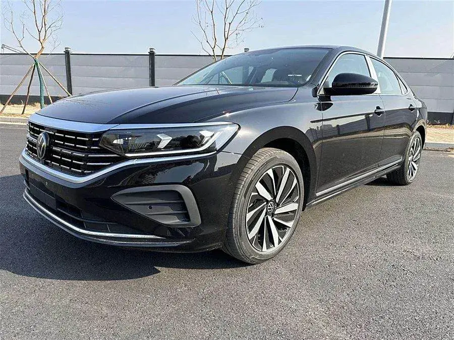 2024 Volkswagen Passat 2.0T 186HP L4 7DCT