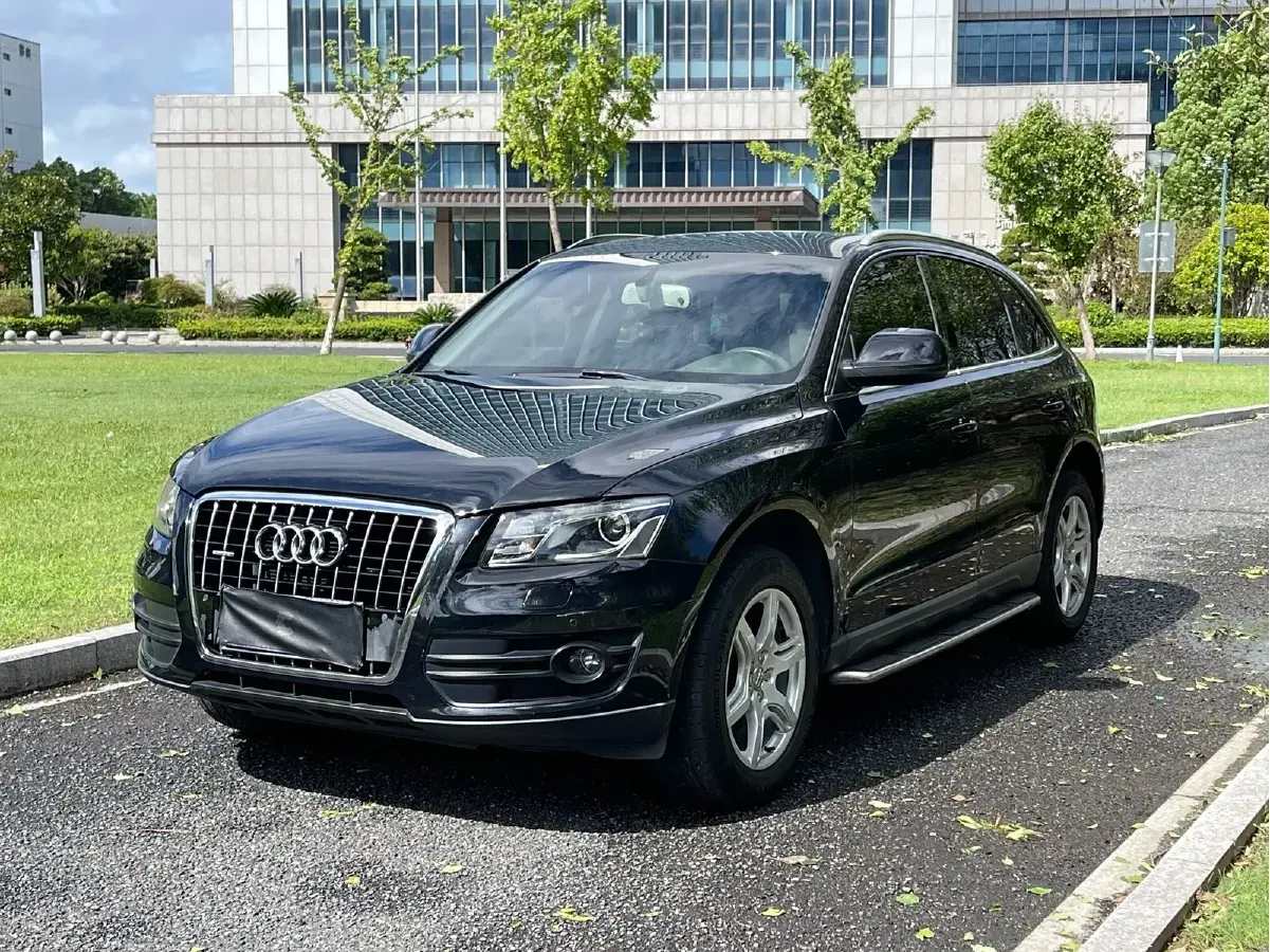 2012 Audi Q5 2.0T 211HP L4 8AT