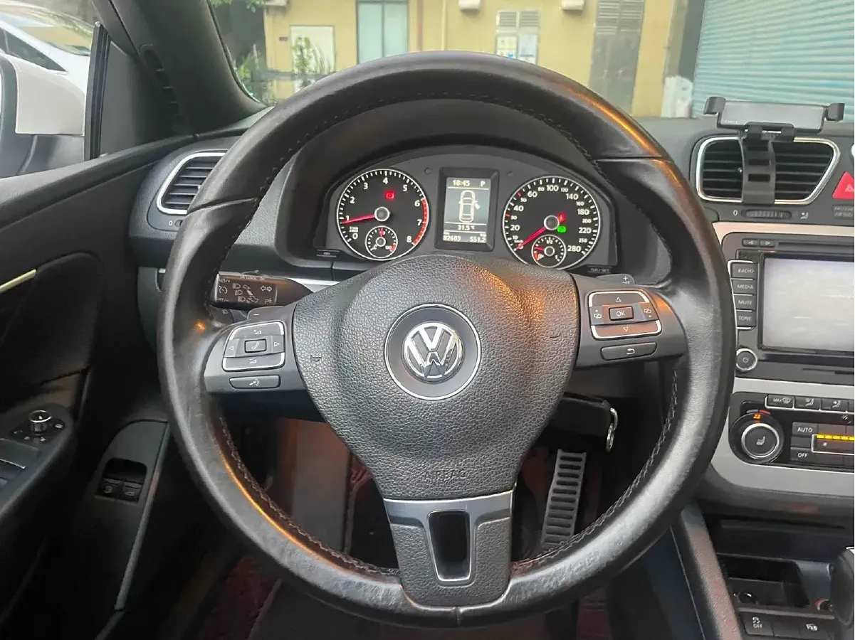 2011 Volkswagen Eos 2.0T 211HP L4 6DCT,autocango,china used car exporter,china ev exporter,chinese used car exporter,chinese used ev exporter
