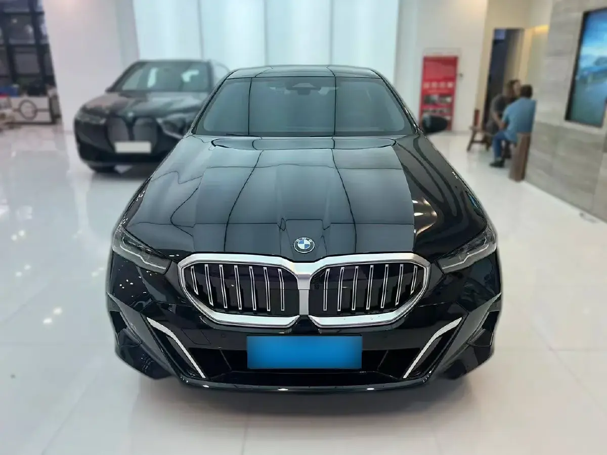 2024 BMW 5 Series 2.0T 258HP L4 8AT