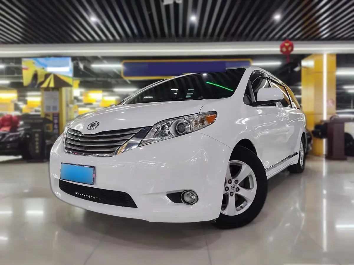 2015 Toyota Sienna 3.5L 269HP V6 6AT