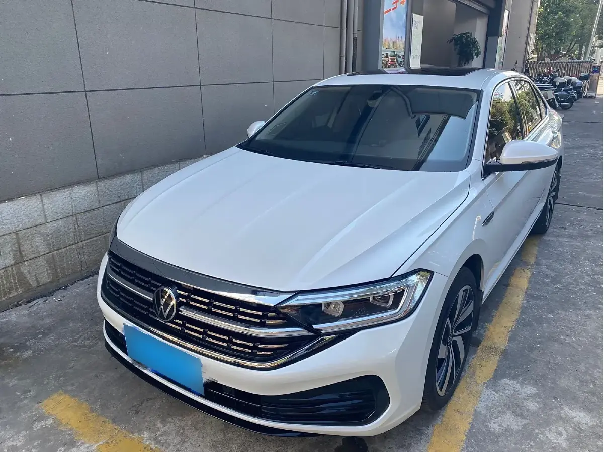 2023 Volkswagen Sagitar 1.5T 160HP L4 7DCT