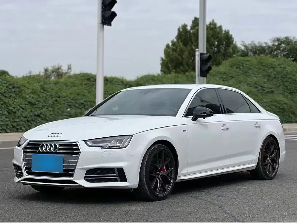 2018 Audi A4L 2.0T 252HP L4 7DCT