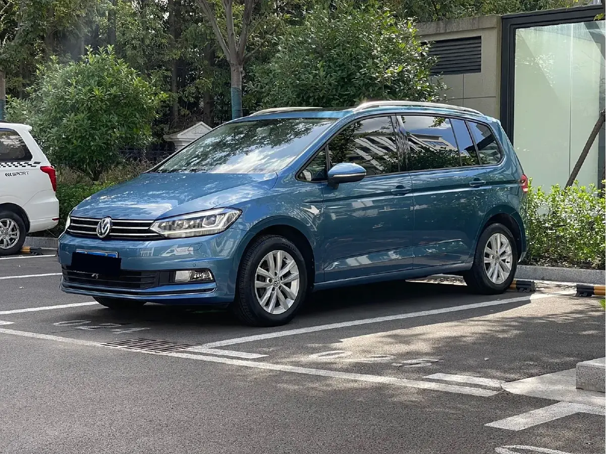 2016 Volkswagen Touran 1.4T 150HP L4 7DCT