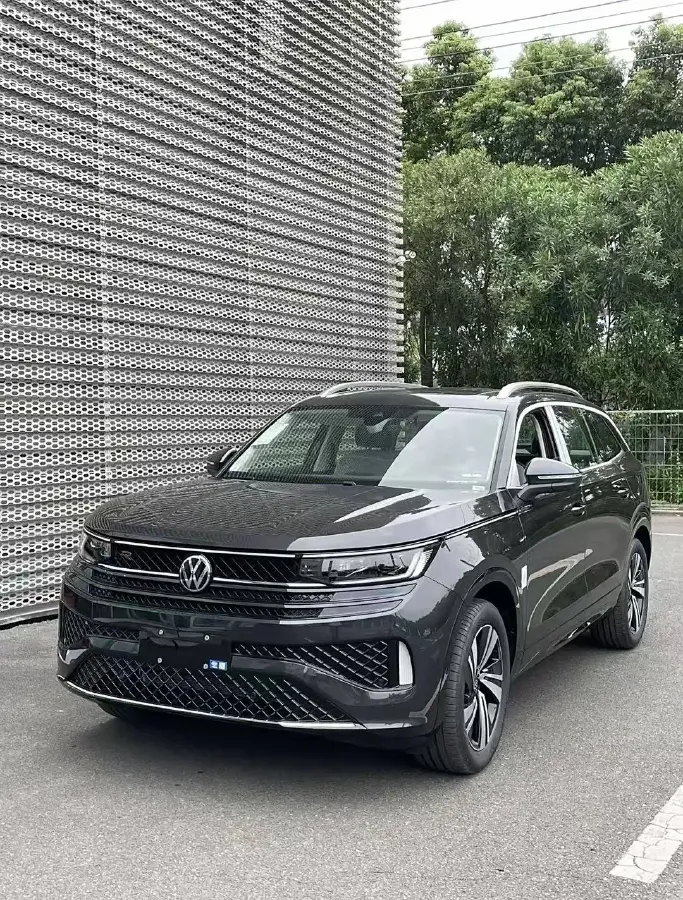 2024 Volkswagen Tavendor 2.0T 220HP L4 7DCT