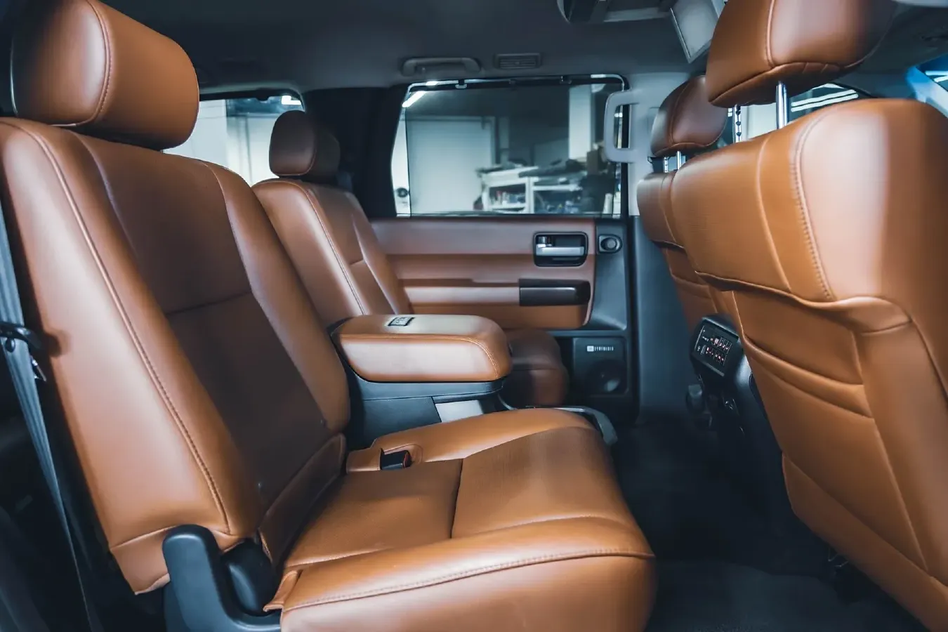 2010 Toyota Sequoia 5.7L 386HP V8 6AT,autocango,china used car exporter,china ev exporter,chinese used car exporter,chinese used ev exporter