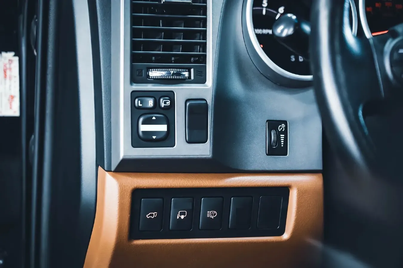 2010 Toyota Sequoia 5.7L 386HP V8 6AT,autocango,china used car exporter,china ev exporter,chinese used car exporter,chinese used ev exporter