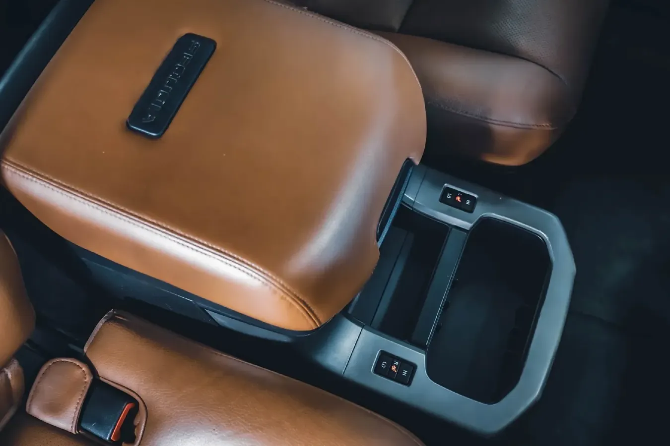 2010 Toyota Sequoia 5.7L 386HP V8 6AT,autocango,china used car exporter,china ev exporter,chinese used car exporter,chinese used ev exporter