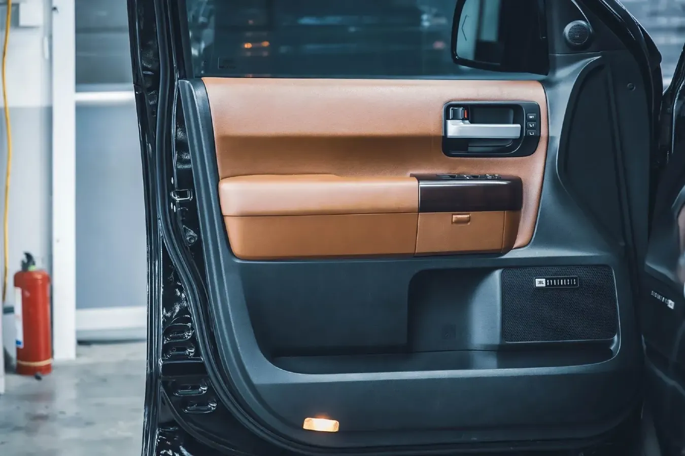 2010 Toyota Sequoia 5.7L 386HP V8 6AT,autocango,china used car exporter,china ev exporter,chinese used car exporter,chinese used ev exporter