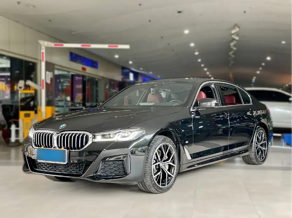 2022 BMW 5 Series 2.0T 252HP L4 8AT