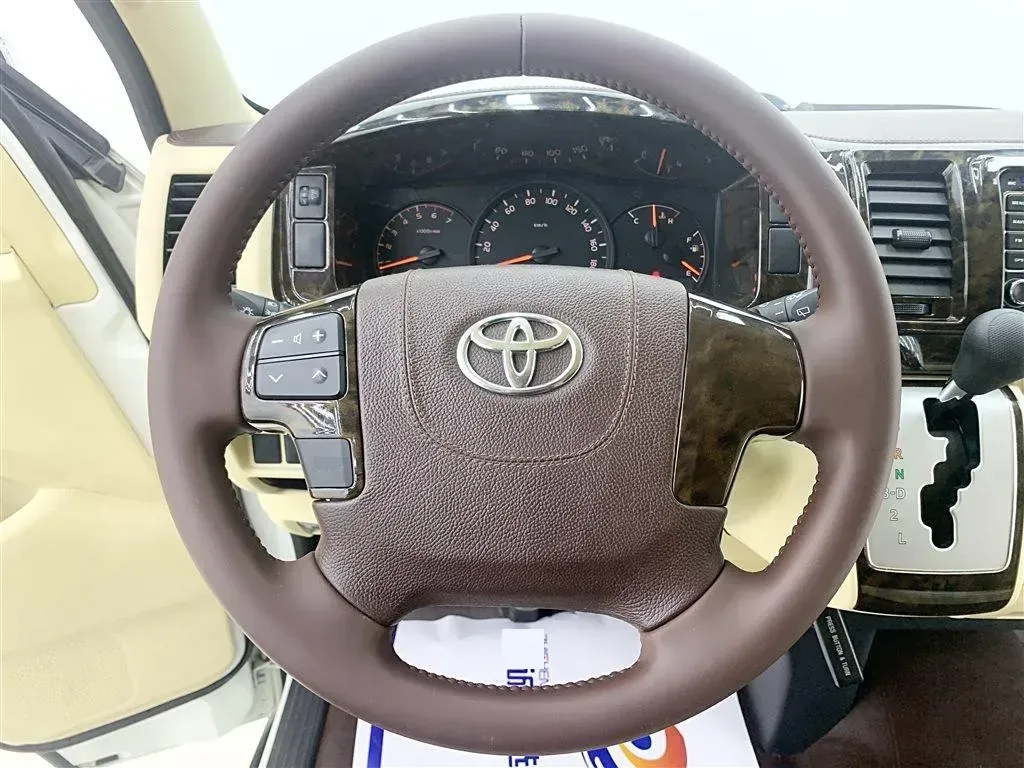 2011 Toyota Hiace 2.7L 154HP L4 4AT,autocango,china used car exporter,china ev exporter,chinese used car exporter,chinese used ev exporter