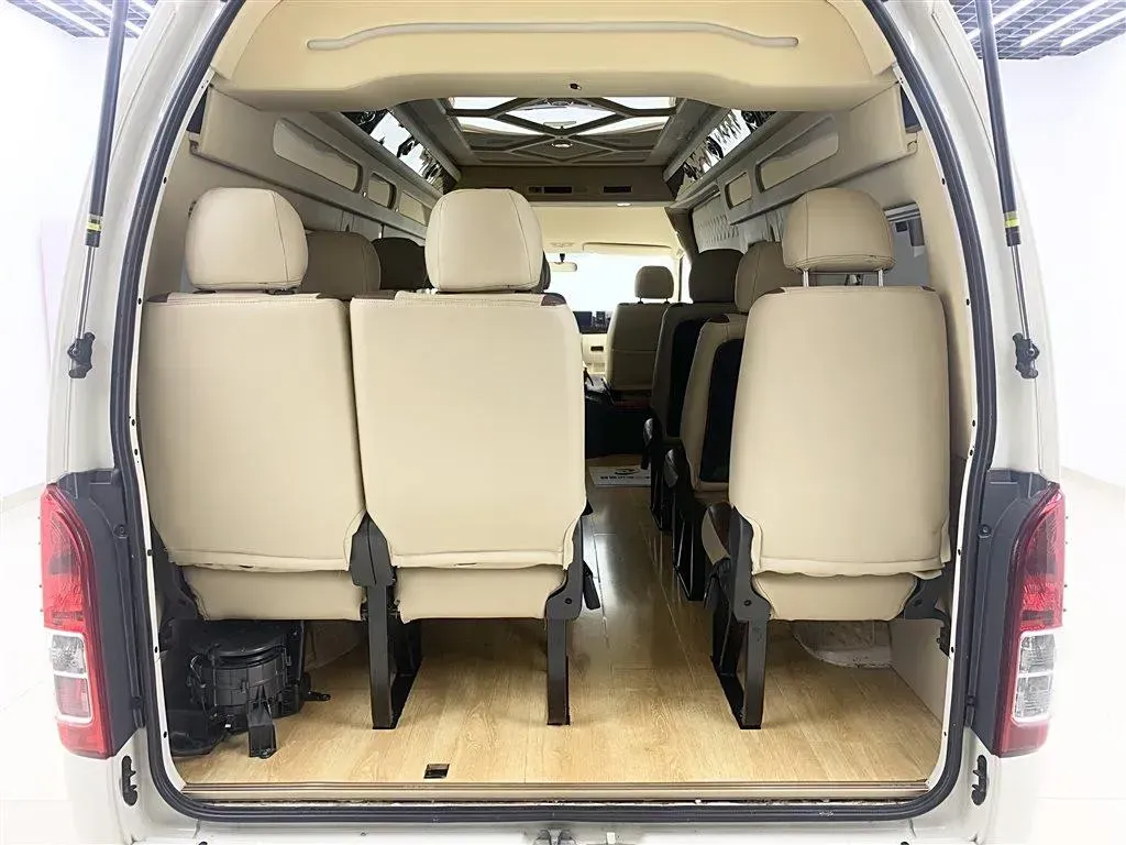 2011 Toyota Hiace 2.7L 154HP L4 4AT,autocango,china used car exporter,china ev exporter,chinese used car exporter,chinese used ev exporter