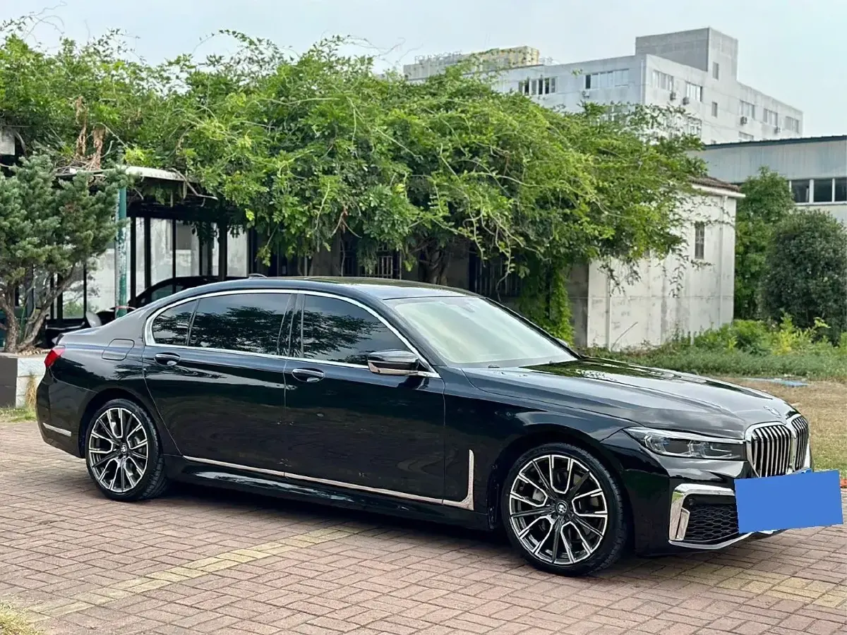 2016 BMW 7 Series 3.0T 326HP L6 8AT