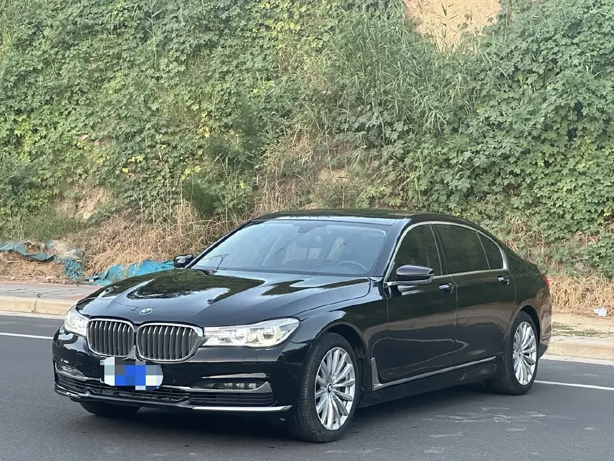 2016 BMW 7 Series 3.0T 326HP L6 8AT