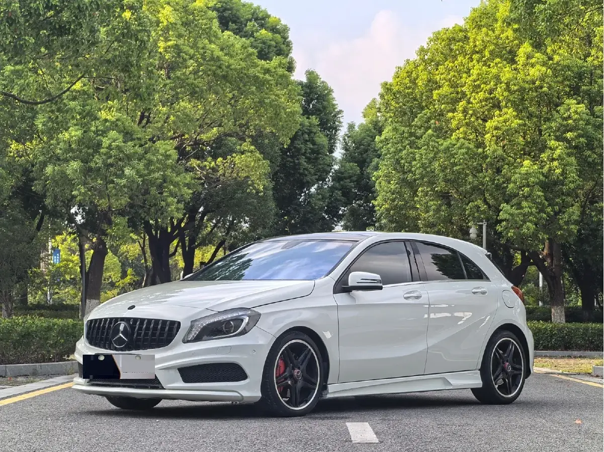 2013 Mercedes-Benz A Class 2.0T 211HP L4 7DCT