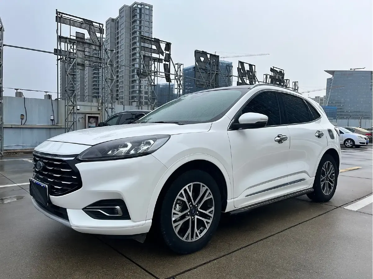 2020 Ford Escape 2.0T 248HP L4 8AT