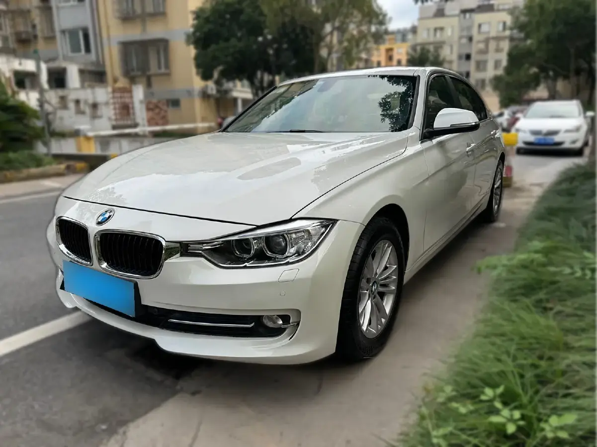 2013 BMW 3 Series 2.0T 184HP L4 8AT