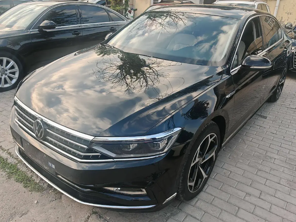 2023 Volkswagen Magotan 2.0T 220HP L4 7DCT