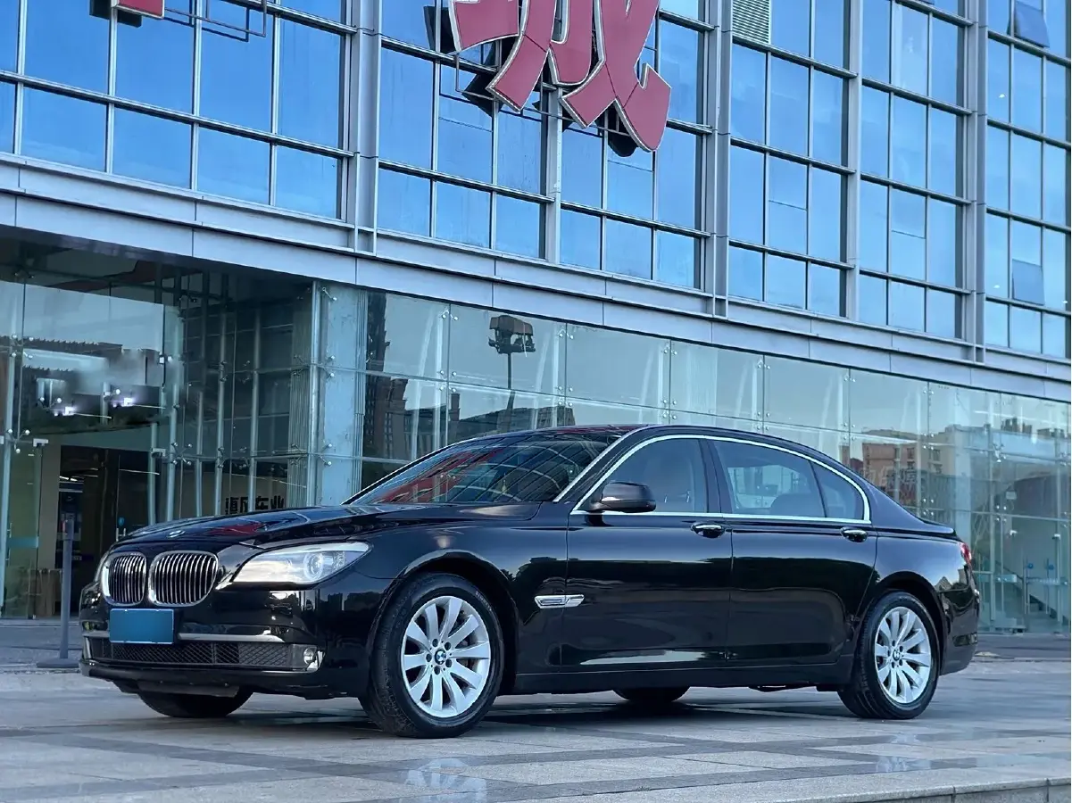 2009 BMW 7 Series 3.0T 326HP L6 6AT