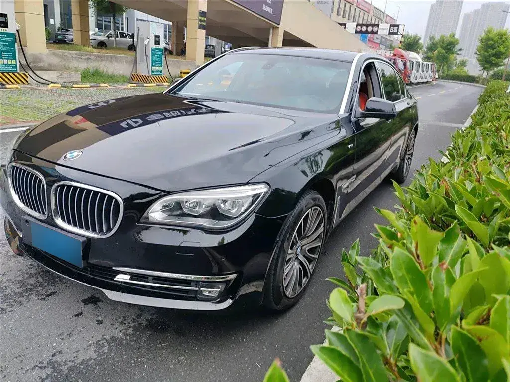 2009 BMW 7 Series 3.0T 326HP L6 6AT