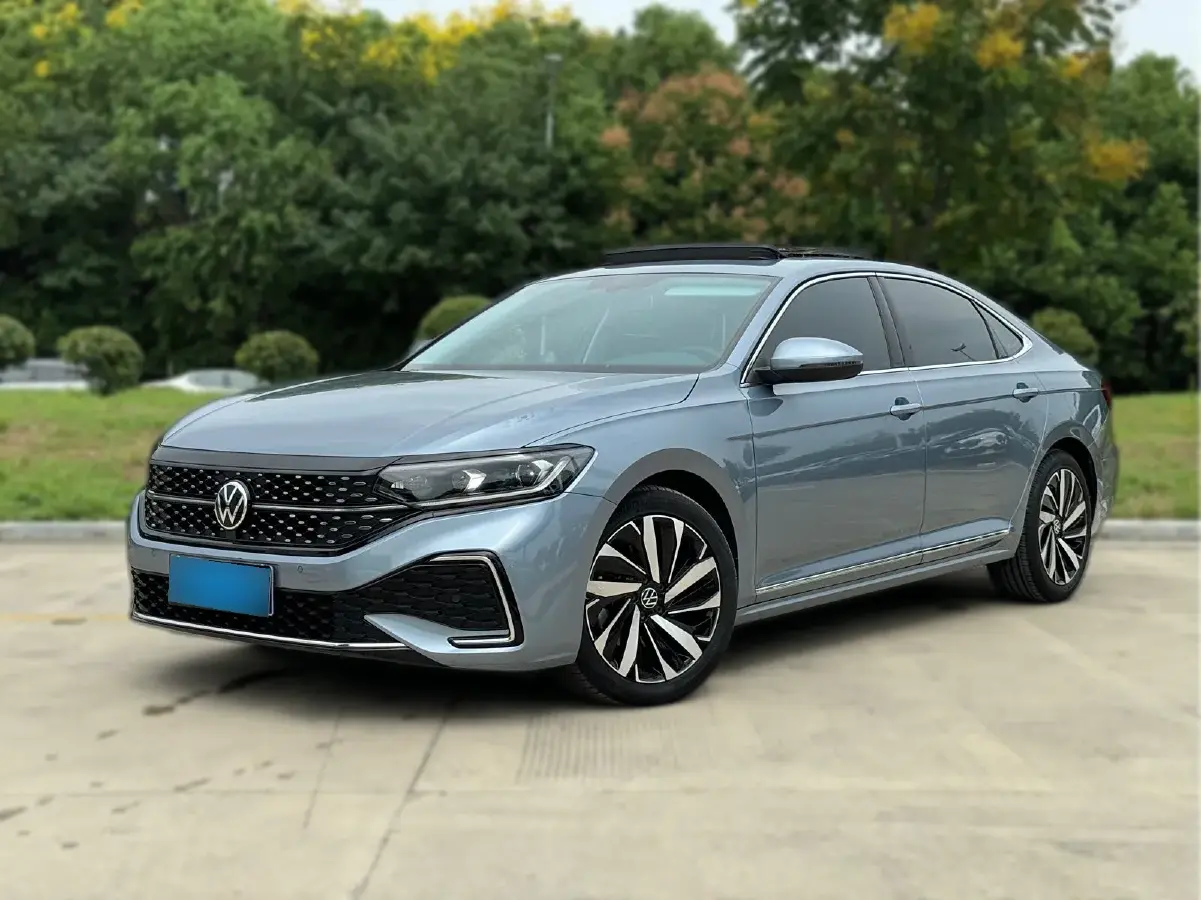 2022 Volkswagen Passat 2.0T 186HP L4 7DCT