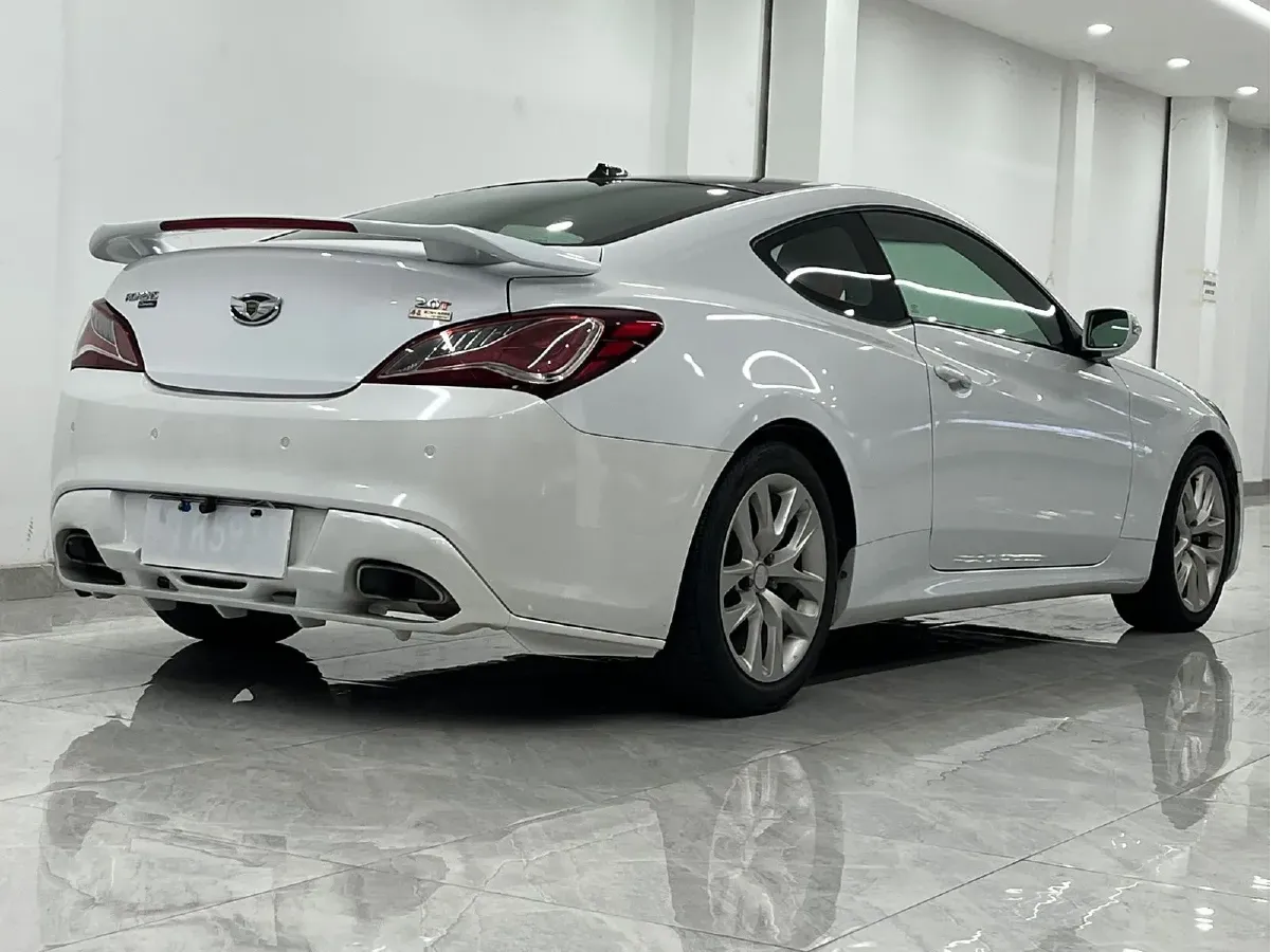 2012 Hyundai Rohens-Coupe 2.0T 260HP L4 8AT,autocango,china used car exporter,china ev exporter,chinese used car exporter,chinese used ev exporter