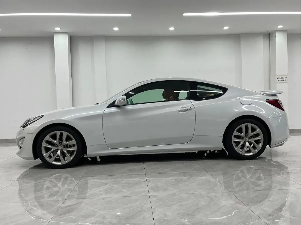 2012 Hyundai Rohens-Coupe 2.0T 260HP L4 8AT,autocango,china used car exporter,china ev exporter,chinese used car exporter,chinese used ev exporter
