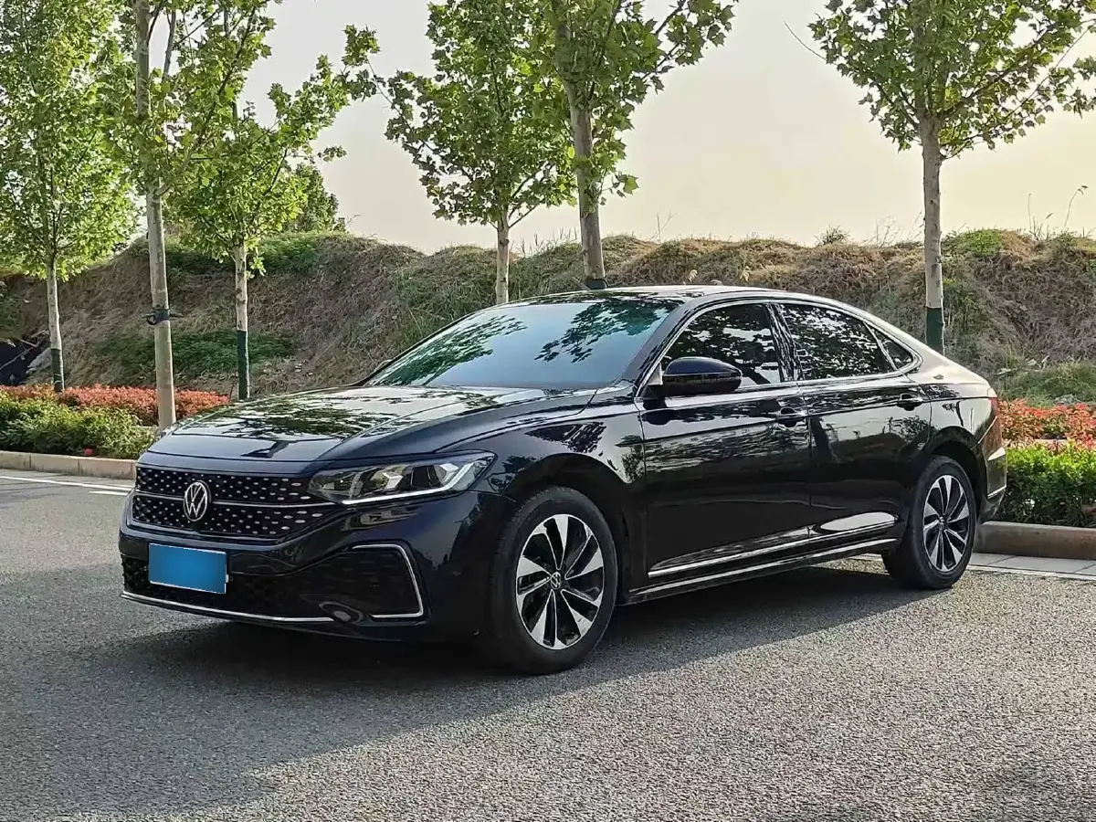 2023 Volkswagen Passat 2.0T 186HP L4 7DCT