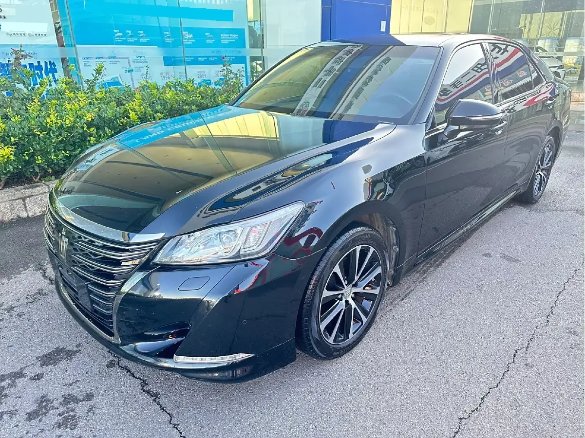 2018 Toyota Crown 2.0T 235HP L4 8AT
