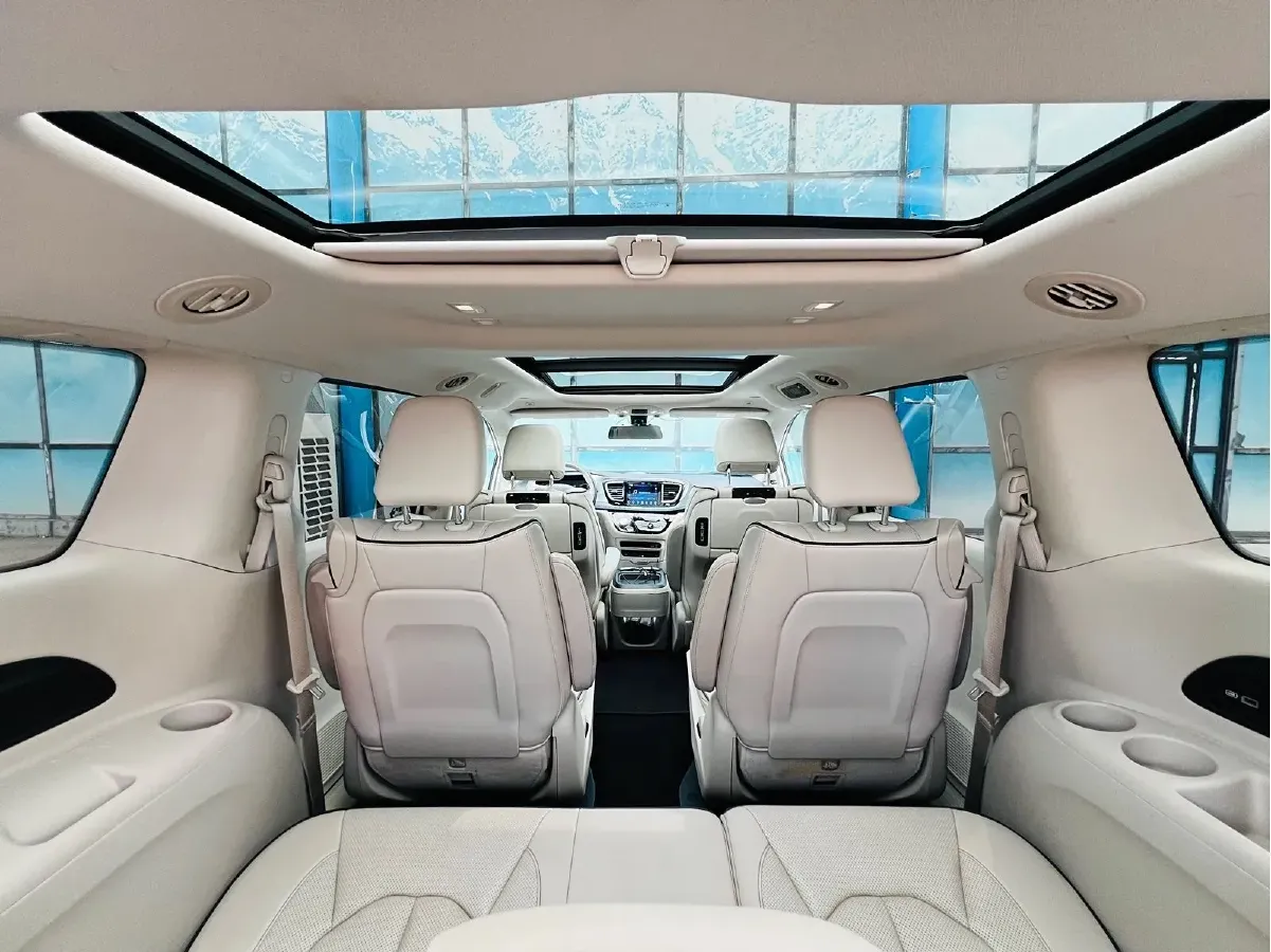 2018 Chrysler Pacifica 3.6L 245HP V6 E-CVT PHEV 16KWH,autocango,china used car exporter,china ev exporter,chinese used car exporter,chinese used ev exporter