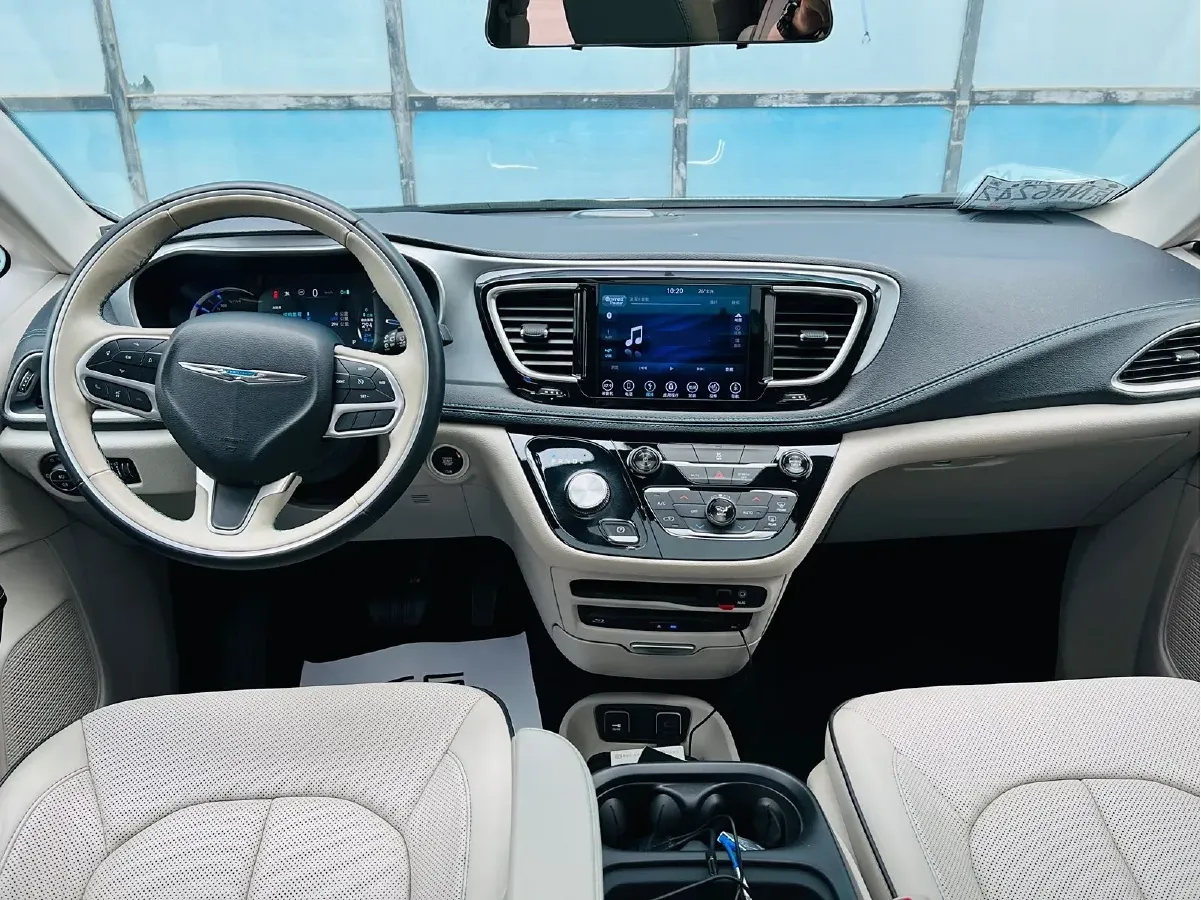 2018 Chrysler Pacifica 3.6L 245HP V6 E-CVT PHEV 16KWH,autocango,china used car exporter,china ev exporter,chinese used car exporter,chinese used ev exporter