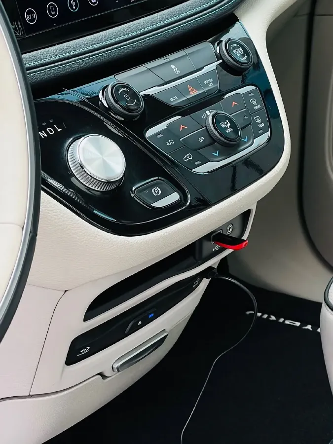 2018 Chrysler Pacifica 3.6L 245HP V6 E-CVT PHEV 16KWH,autocango,china used car exporter,china ev exporter,chinese used car exporter,chinese used ev exporter