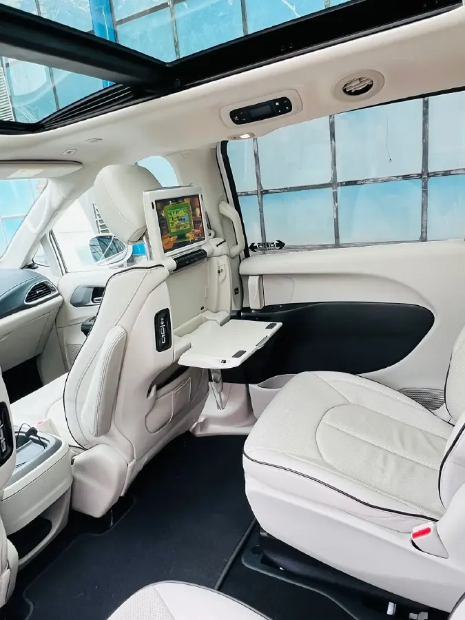 2018 Chrysler Pacifica 3.6L 245HP V6 E-CVT PHEV 16KWH,autocango,china used car exporter,china ev exporter,chinese used car exporter,chinese used ev exporter